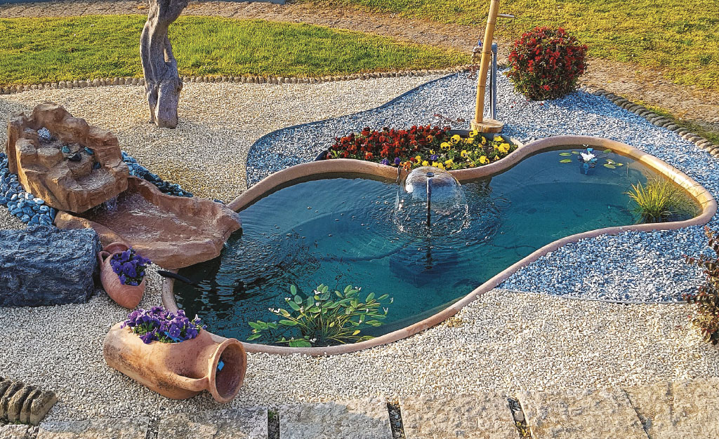laghetto-da-giardino-con-cascata-un-angolo-incantato-a-casa-tua